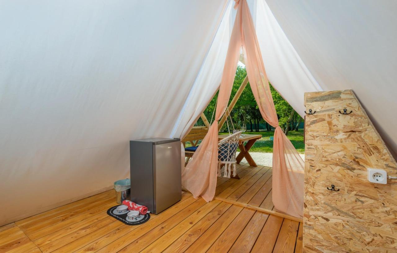 Eco Glamping- Fkk Nudist Camping Solaris Porec Exterior photo