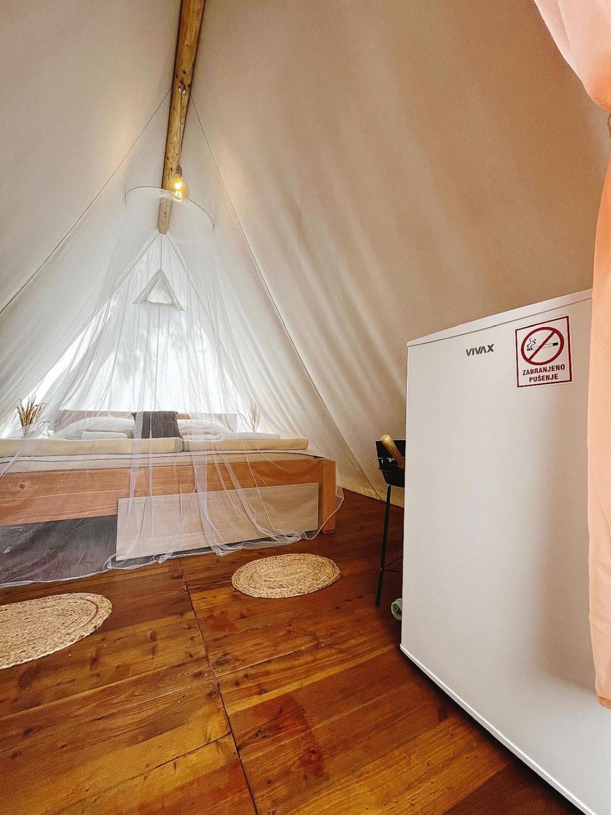 Eco Glamping- Fkk Nudist Camping Solaris Porec Exterior photo